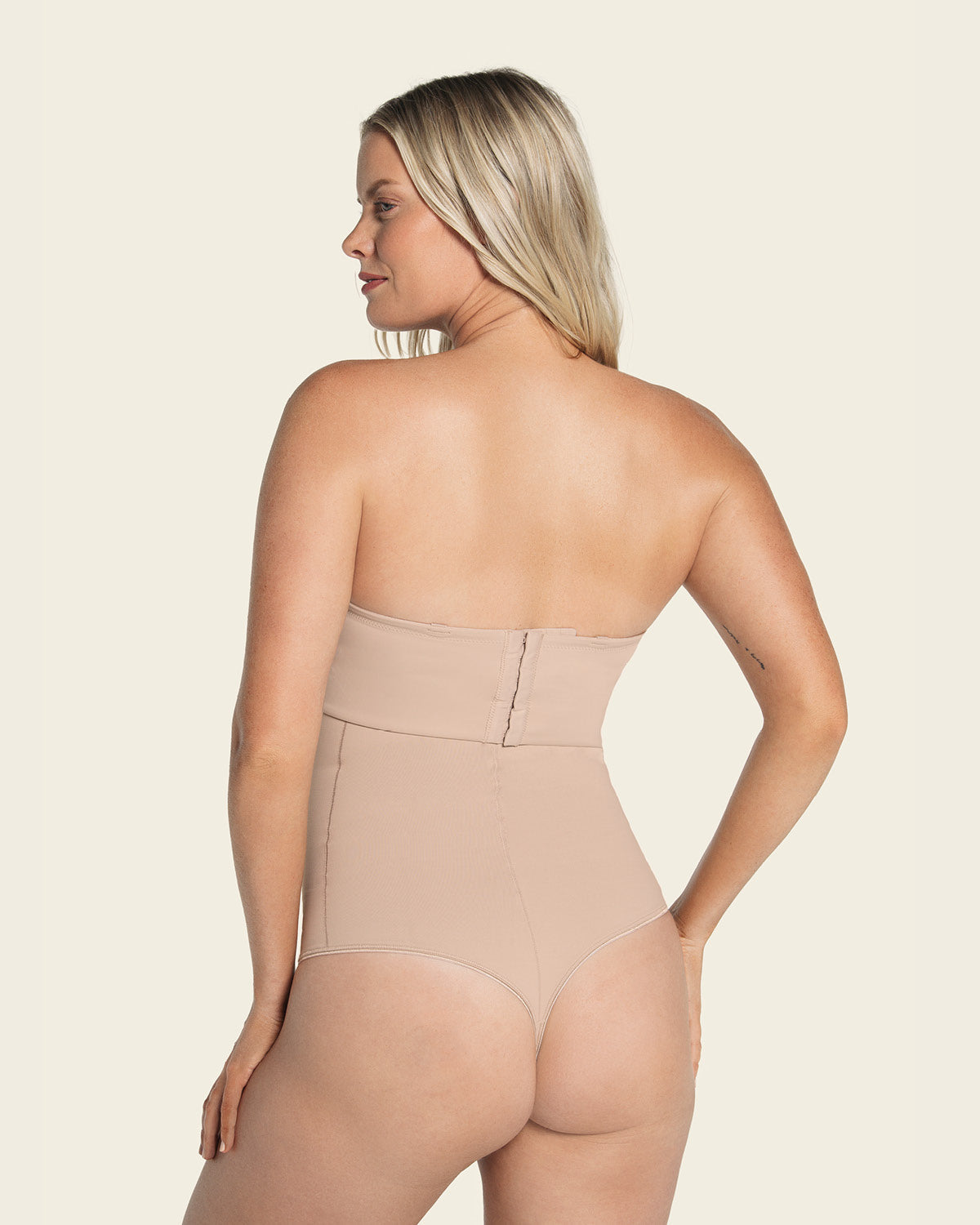  Extra High-Waisted Sculpting Thong Knicker