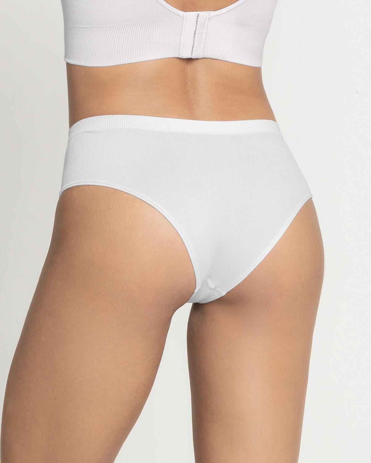  High-Tech Seamless Mid-Rise Cheeky Knicker