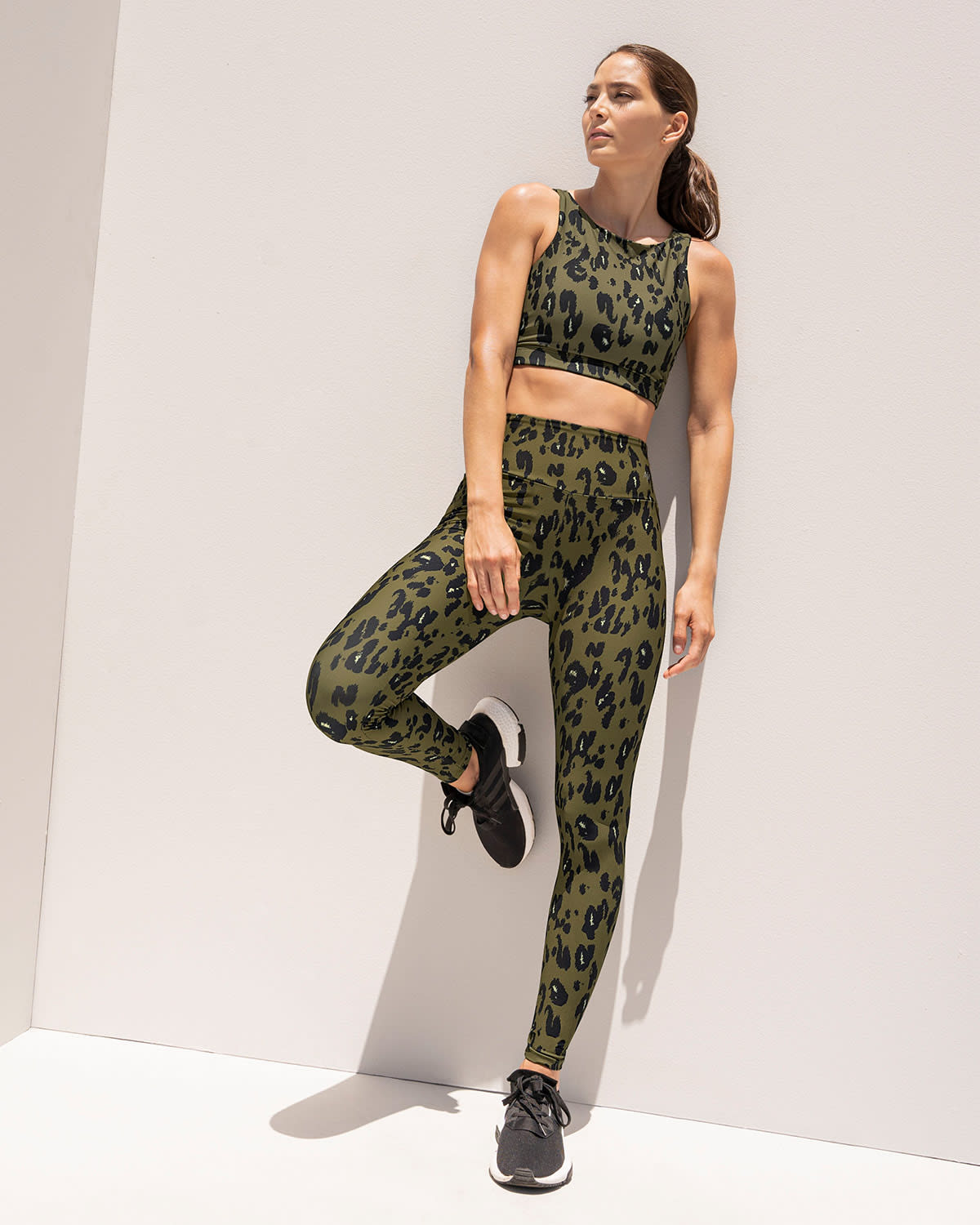  Eco-Friendly High-Neck Graphic Sports Bra Made Of Recycled Plastic