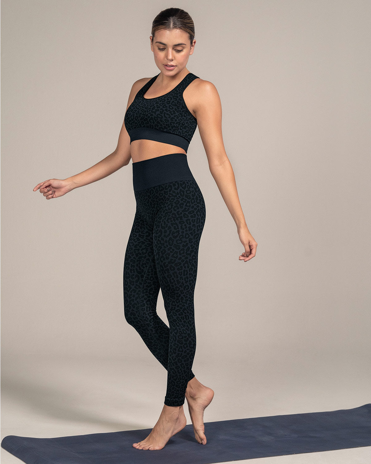  Sculpting High-Waisted Graphic Active Legging